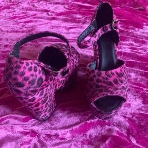 Fuzzy pink cheetah platforms! Size 10